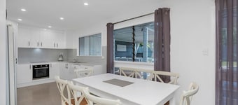 Endeavour Beach House at Clifton Beach, perfect place for a relaxing Holiday