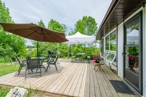 Outdoor dining - Secluded 3 bedroom bungalow on the Saugeen River with 85-acres. (Paisley)