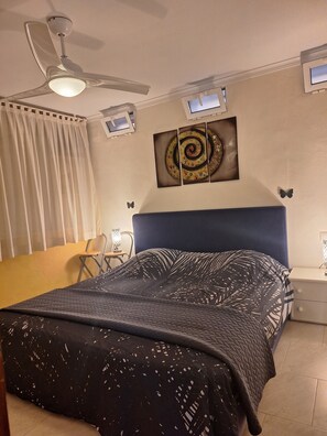 2 slaapkamers, een strijkplank/strijkijzer, gratis wifi, beddengoed