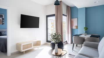 Deluxe Apartment | Zona de estar | Una Smart TV