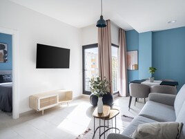 Deluxe Apartment | Zona de estar | Una Smart TV