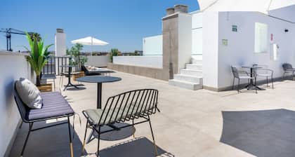 Limehome Sevilla Calle Torcuato Luca de Tena