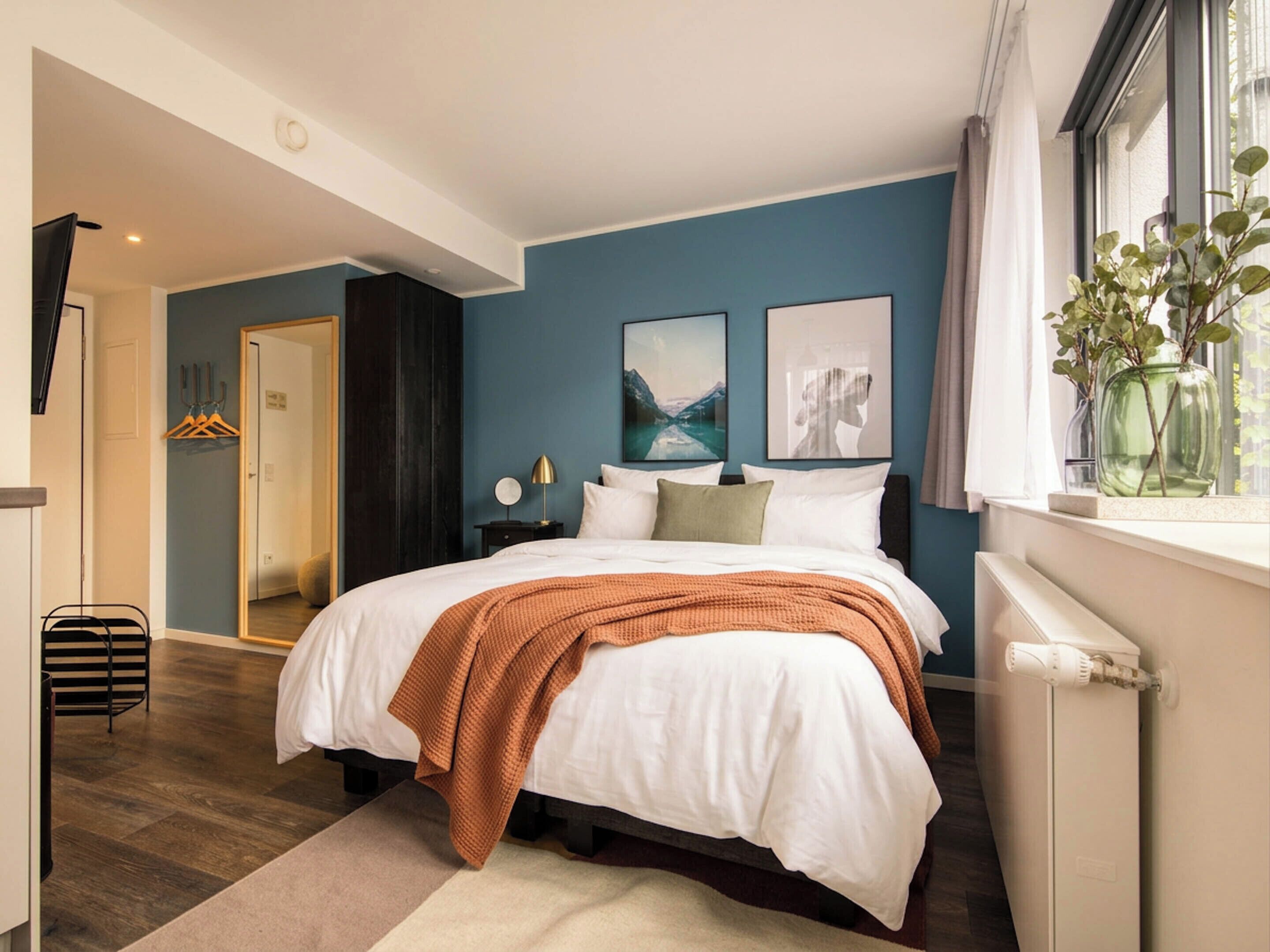 Espacio para trabajar con laptop, wifi gratis y ropa de cama 