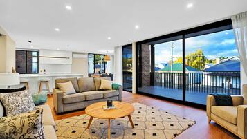 Smart TV, Netflix, streaming services, offices