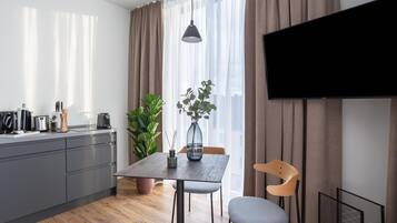 Suite M | Business center