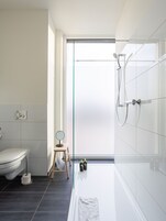 Suite M | Banheiro | Secador de cabelo, toalhas de banho