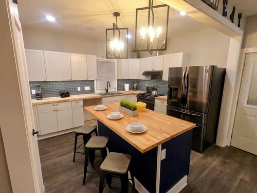 !Luxury Designed Listing! - Downtown - Soaker Tub