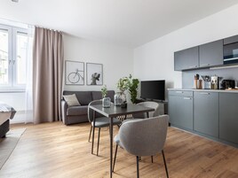 Apartment, 1 Queen Bed with Sofa bed (Bremen Hutfilterstraße | Suite L with) | Living area | Smart TV