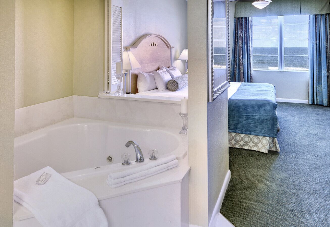 Wyndham Ocean Walk -1BR Suites Next to Bandshell, 3 Pools, Lazy River-Book Now