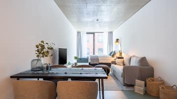 Suite L with Sofa Bed | Área de estar | Smart TV