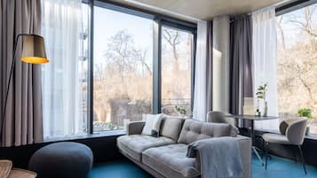 Suite L | Area soggiorno | Smart TV