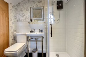 Bathroom - Carnegie Library Bronte Apartment (Swinton)