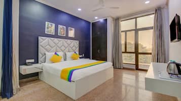 Premium Double Room | Desk, iron/ironing board, free WiFi, bed sheets