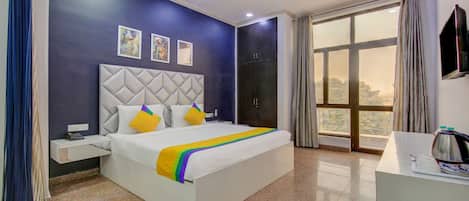 Premium Double Room | Desk, iron/ironing board, free WiFi, bed sheets