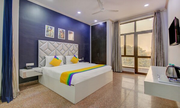 Premium Double Room | Desk, iron/ironing board, free WiFi, bed sheets