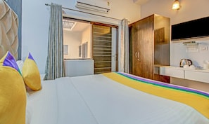 Economy Double Room | Desk, iron/ironing board, free WiFi, bed sheets - Itsy Hotels Golden Vista (Noida)