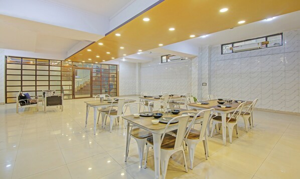 Restaurant - Itsy Hotels Golden Vista (Noida)