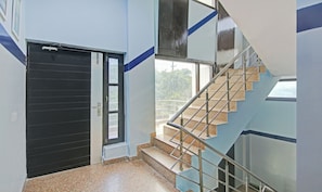 Staircase - Itsy Hotels Golden Vista (Noida)