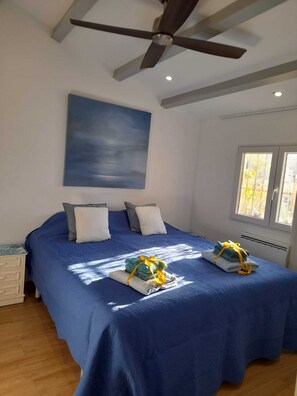 4 bedrooms, iron/ironing board, free WiFi, bed sheets