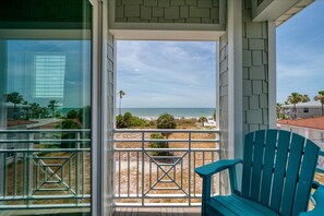 Unclassified image, 5 of 32, button - ♥ OCEANFRONT VIEW ♥ BEACHFRONT CONDO ♥ NEW ♥ U3 ♥ (Indian Rocks Beach)