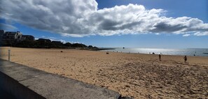 Una spiaggia nelle vicinanze