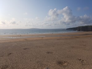 In Strandnähe, Liegestühle, Strandtücher