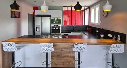 Maison 10 personnes à louer dans le Gard- Piscine chauffée-Aire de jeux