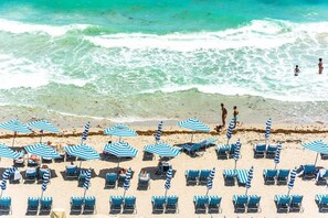 På stranden