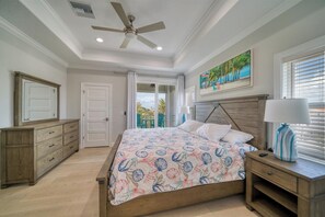3 habitaciones, tabla de planchar con plancha y cuna de viaje 