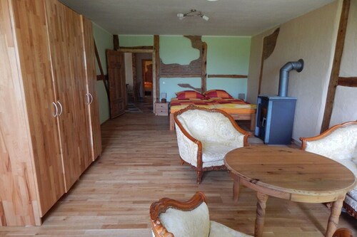Meerblickwohnung - meerzauber. Gutshaus Reidervitz mit großem Lindengartenarten