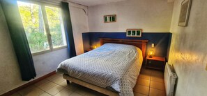 2 chambres, fer et planche à repasser, lit parapluie, Wi-Fi gratuit