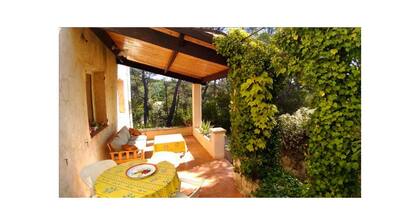 Gîte en pleine nature, entre oliviers et piscine