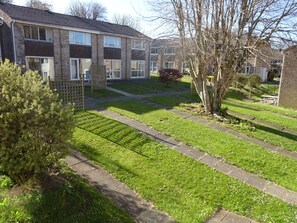 Property grounds - 2 Bedroom Holiday Home (Newquay)