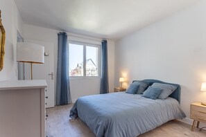 3 bedrooms, iron/ironing board, free WiFi, bed sheets
