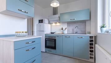 Fridge, microwave, oven, dishwasher