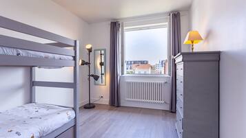 3 bedrooms, iron/ironing board, free WiFi, bed sheets