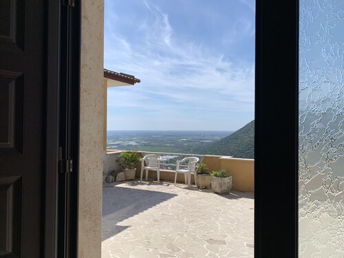 Giusy's house, sun and relaxation in the panoramic veranda on the Agro Pontino