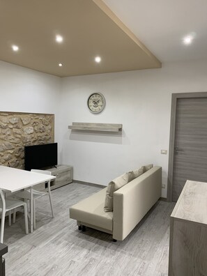 Smart TV - Giusy's house, sun and relaxation in the panoramic veranda on the Agro Pontino (Sezze)