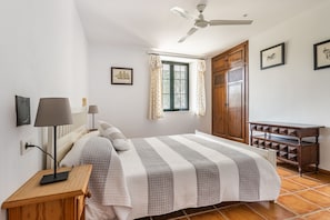 2 chambres, lit parapluie, Wi-Fi gratuit, draps fournis