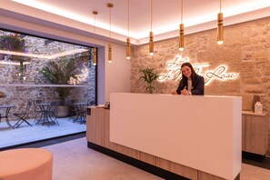 Reception - Hôtel Le Milie Rose (Paris)