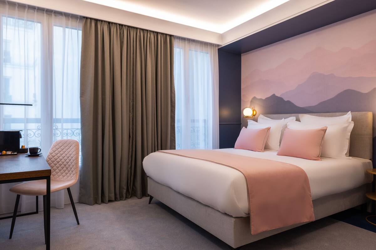 Phòng đôi Tiêu chuẩn | Bộ đồ giường cao cấp, nệm có lớp đệm bông, minibar 