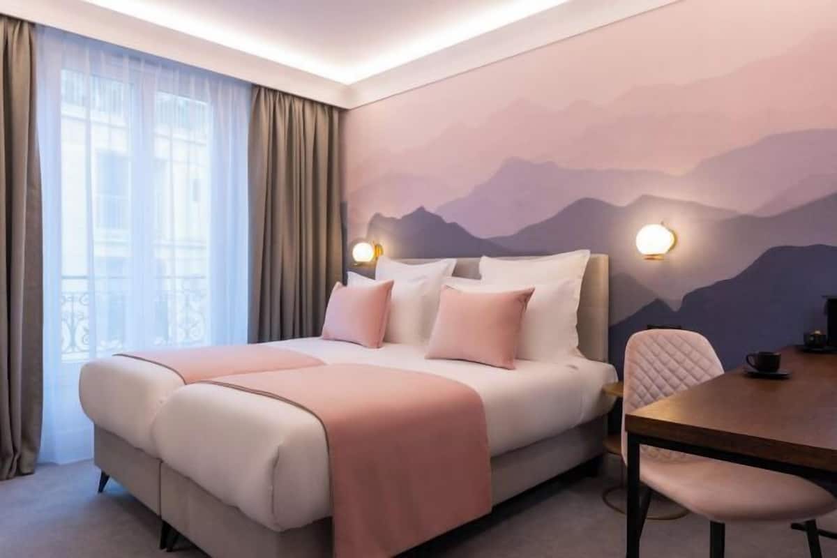 Luxe beddengoed, pillowtop-bedden, een minibar, een kluis op de kamer