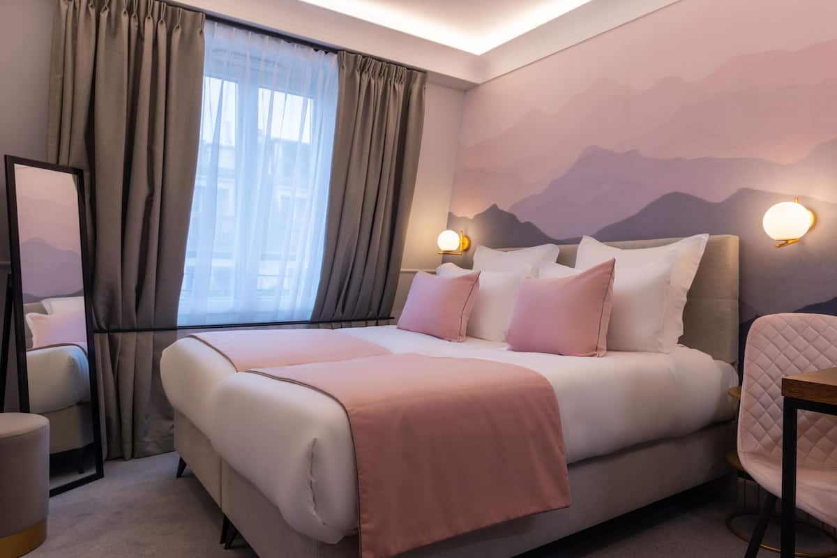 Phòng 2 giường đơn Tiêu chuẩn | Bộ đồ giường cao cấp, nệm có lớp đệm bông, minibar 