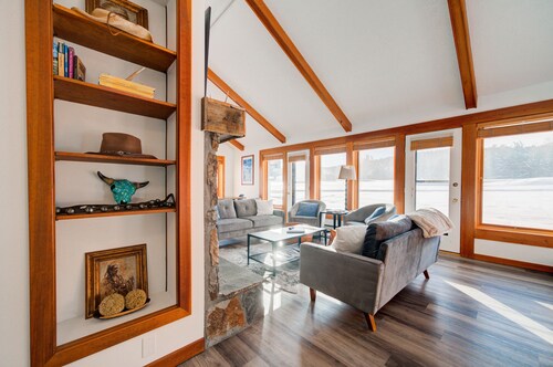 Curley Bear Den - Four Bdrm House - Newly remodeled with NEW 6 person Hot Tub!