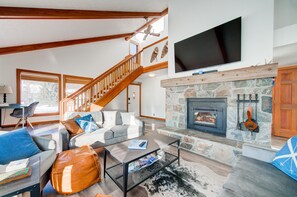 Smart TV, lareira, escritórios