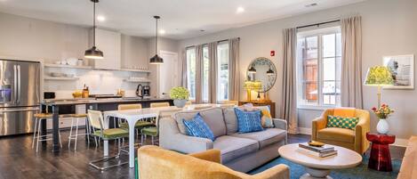 4BDR | Interior