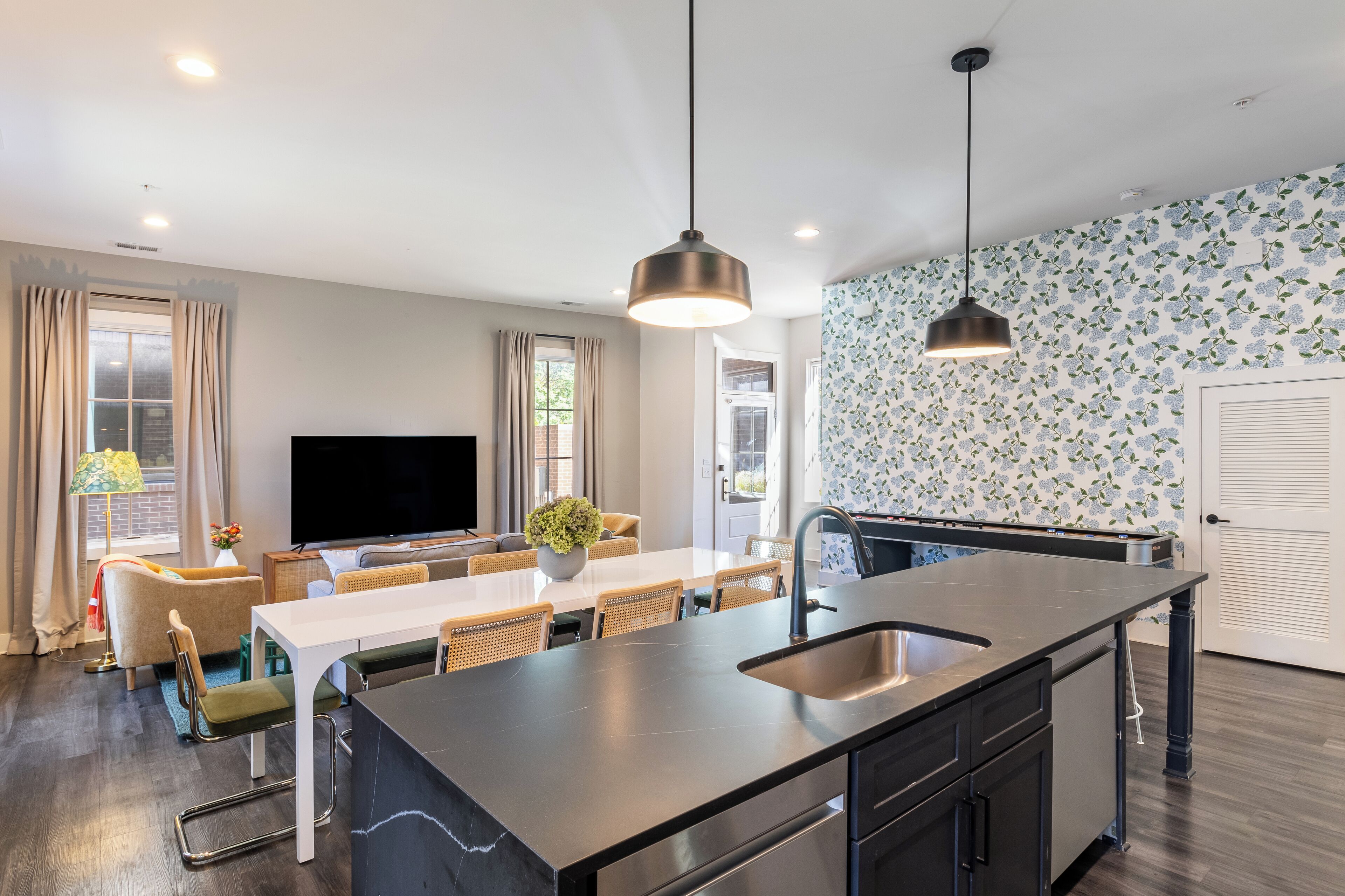 Apartamento, 4 quartos | Cozinha privada | Geladeira grande, micro-ondas, fogão, chaleira elétrica