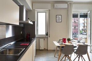 Kjøleskap, mikrobølgeovn, ovn og oppvaskmaskin