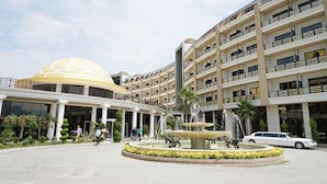 A hotel with a central fountain, a large dome structure, and multiple balconies. - Terma City Hotel (Termal)