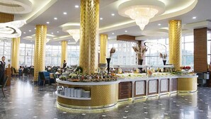 A spacious lobby with a central counter, high ceilings, and large windows. - Terma City Hotel (Termal)